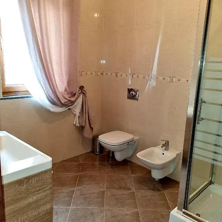 בית אירוח Denisa House