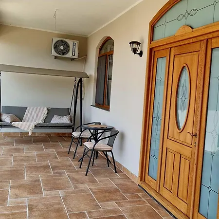 Denisa House בית אירוח *