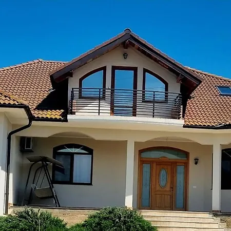 בית אירוח Denisa House