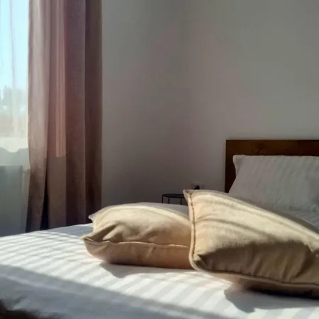 ゲストハウス Denisa House